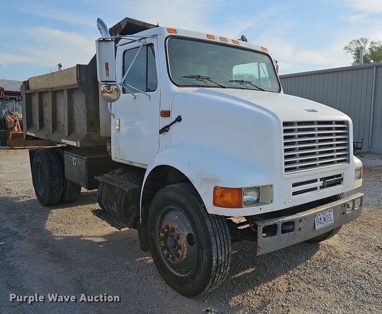 image for item EJ6288 1993 International 8100  dump truck