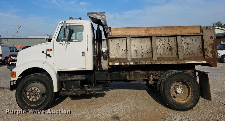 image for item EJ6288 1993 International 8100  dump truck