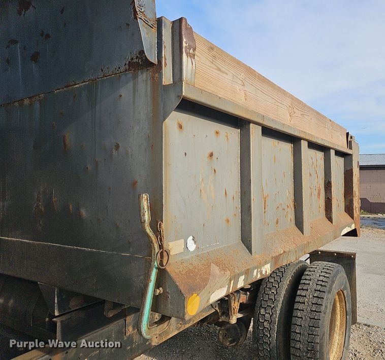 image for item EJ6288 1993 International 8100  dump truck