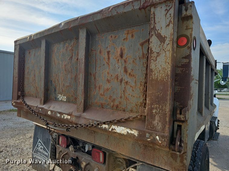 image for item EJ6288 1993 International 8100  dump truck