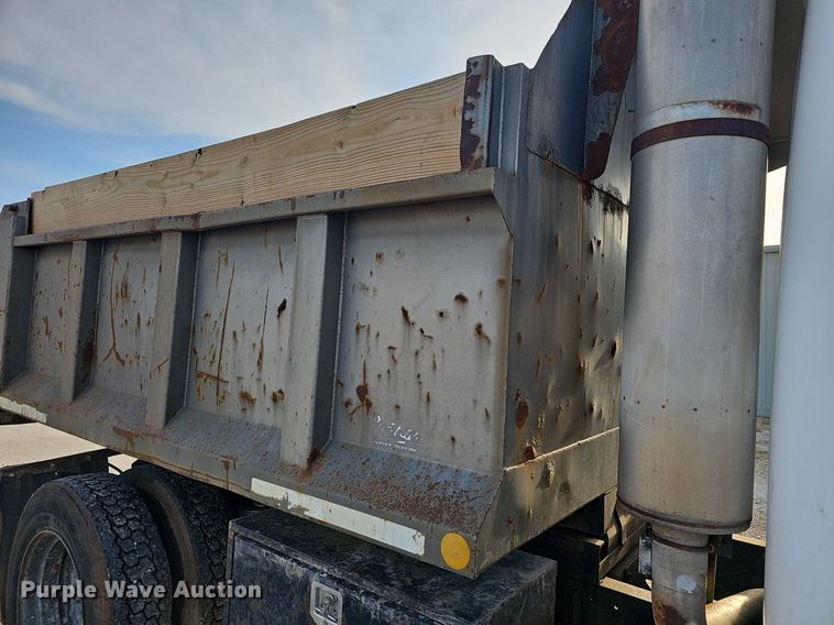 image for item EJ6288 1993 International 8100  dump truck