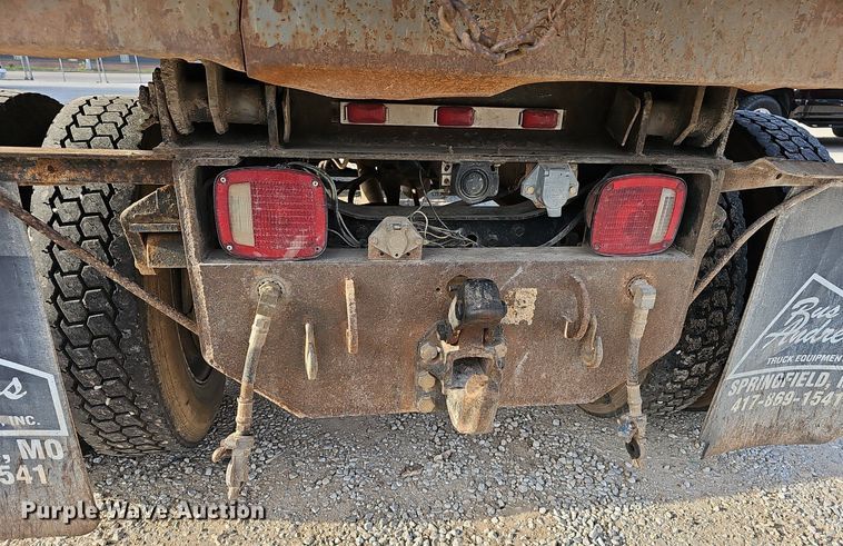 image for item EJ6288 1993 International 8100  dump truck
