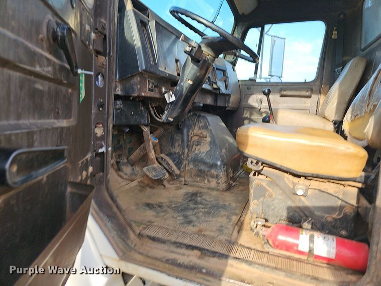 image for item EJ6288 1993 International 8100  dump truck