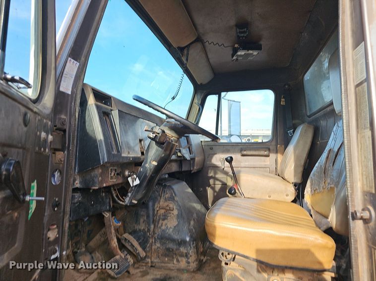 image for item EJ6288 1993 International 8100  dump truck