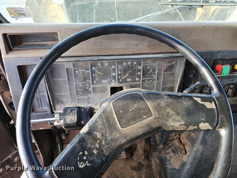 image for item EJ6288 1993 International 8100  dump truck