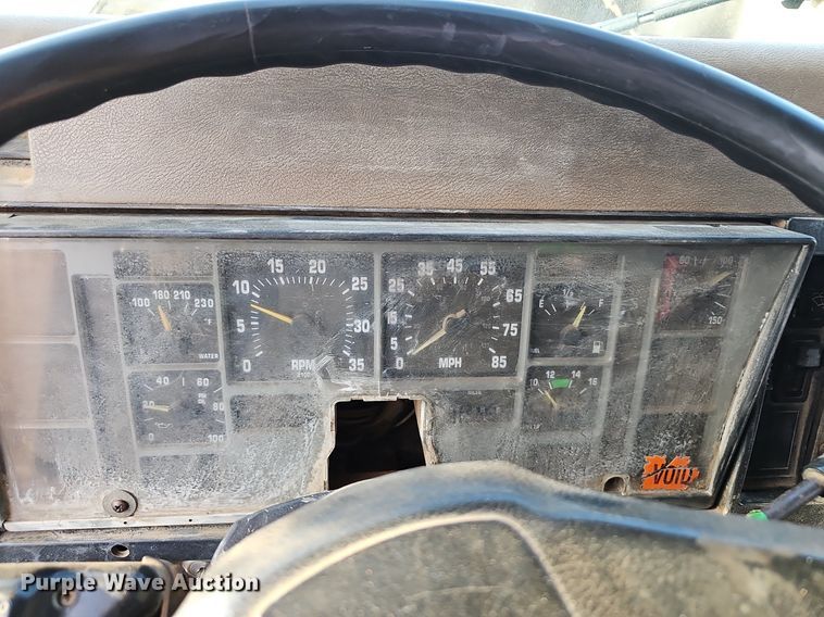 image for item EJ6288 1993 International 8100  dump truck