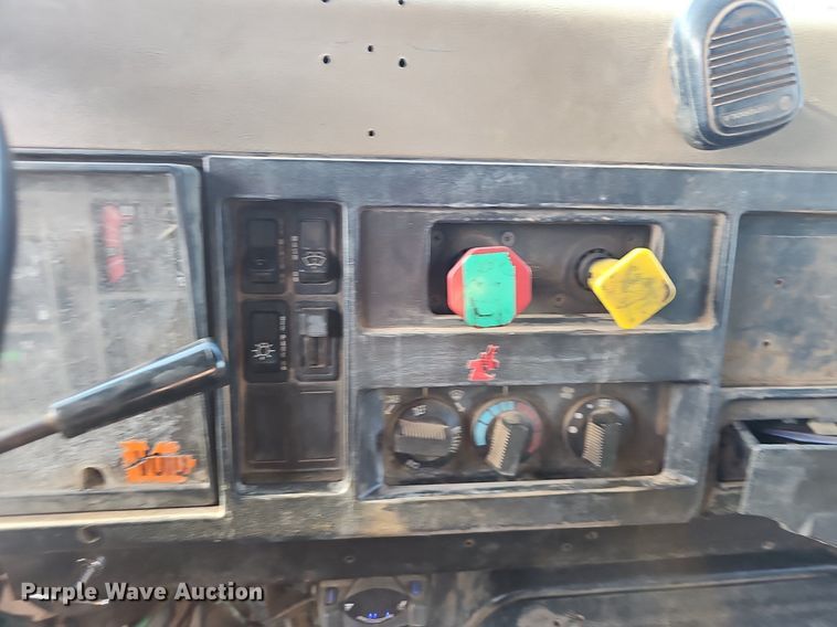 image for item EJ6288 1993 International 8100  dump truck