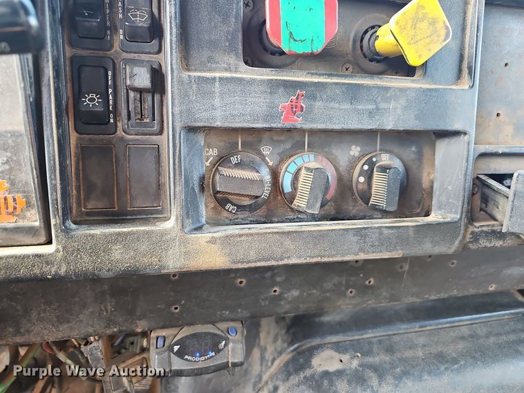 image for item EJ6288 1993 International 8100  dump truck