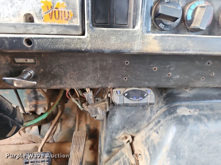 image for item EJ6288 1993 International 8100  dump truck