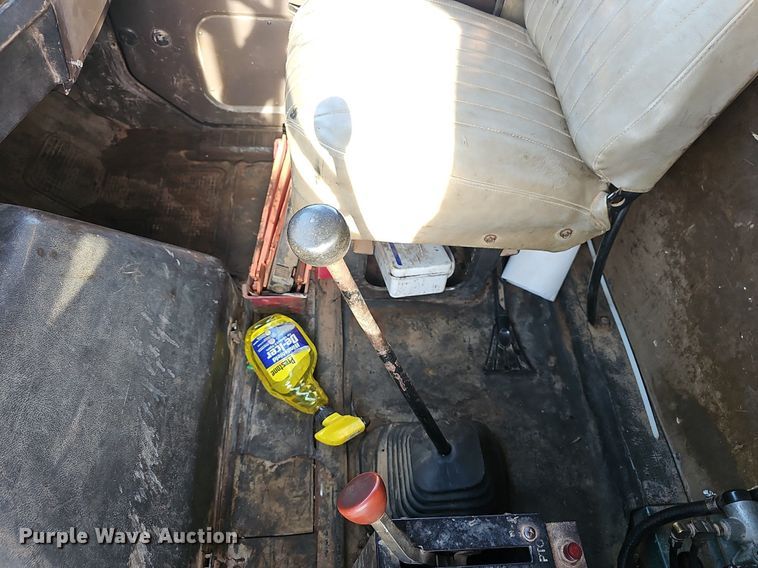 image for item EJ6288 1993 International 8100  dump truck