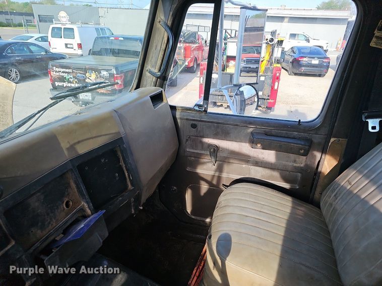 image for item EJ6288 1993 International 8100  dump truck