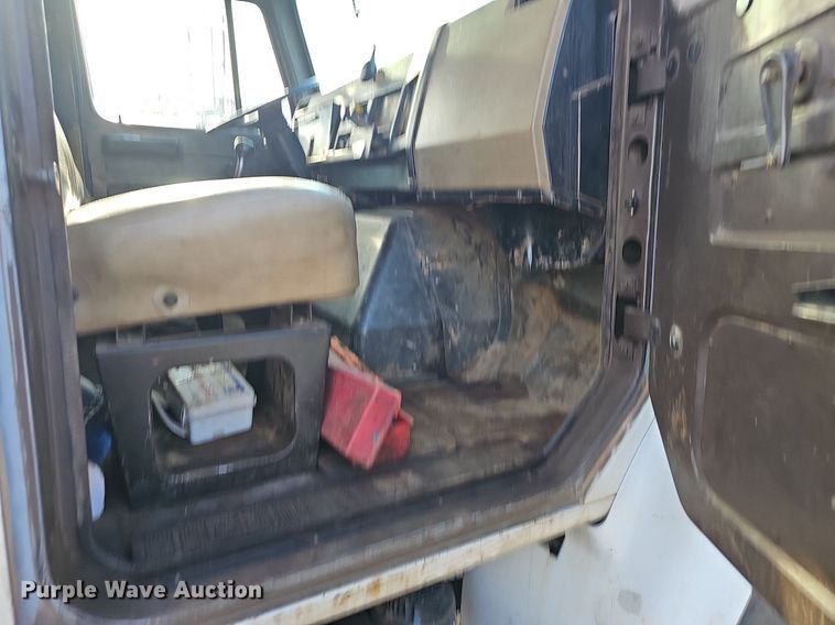 image for item EJ6288 1993 International 8100  dump truck