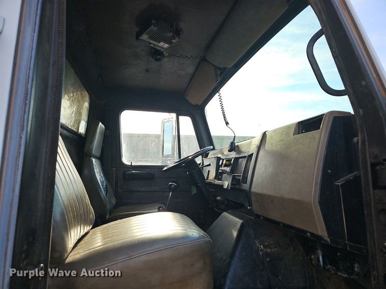 image for item EJ6288 1993 International 8100  dump truck