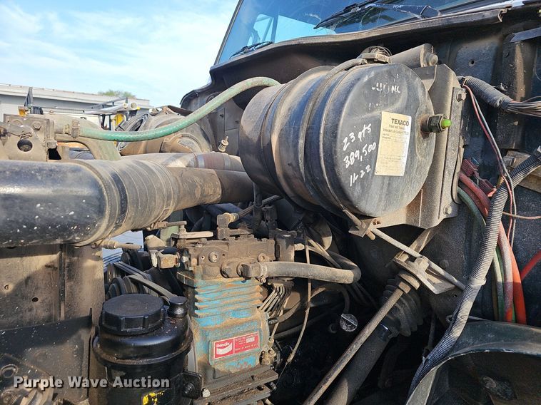 image for item EJ6288 1993 International 8100  dump truck