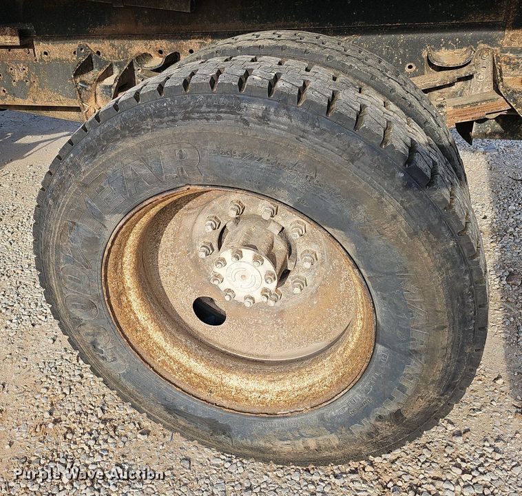 image for item EJ6288 1993 International 8100  dump truck