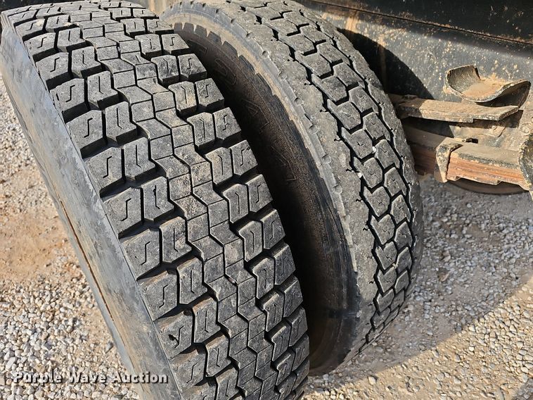 image for item EJ6288 1993 International 8100  dump truck