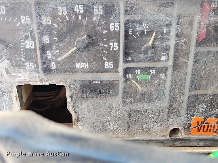 image for item EJ6288 1993 International 8100  dump truck