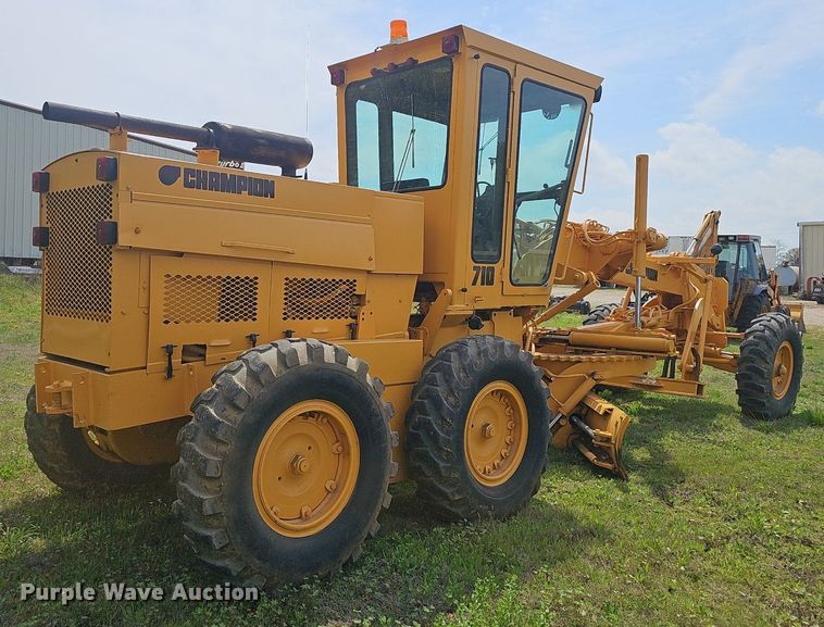 image for item EJ6296 1981 Champion  710 motor grader