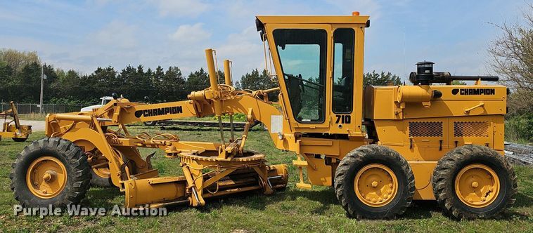 image for item EJ6296 1981 Champion  710 motor grader