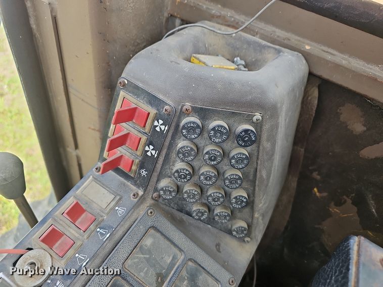 image for item EJ6296 1981 Champion  710 motor grader