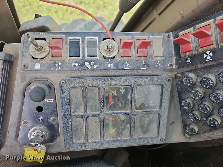 image for item EJ6296 1981 Champion  710 motor grader