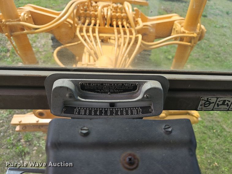 image for item EJ6296 1981 Champion  710 motor grader