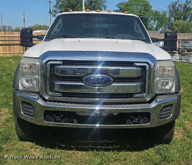 image for item EJ6304 2014 Ford F550 Super Duty flatbed truck