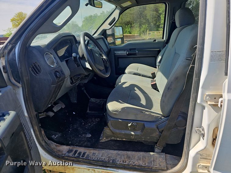 image for item EJ6304 2014 Ford F550 Super Duty flatbed truck