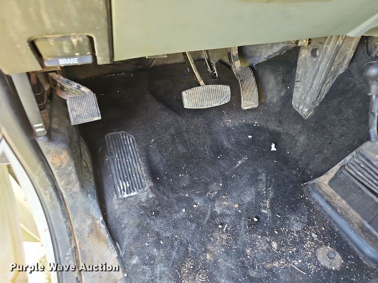 image for item EJ6304 2014 Ford F550 Super Duty flatbed truck