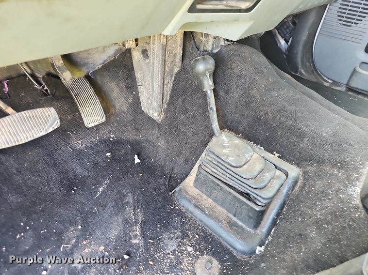 image for item EJ6304 2014 Ford F550 Super Duty flatbed truck