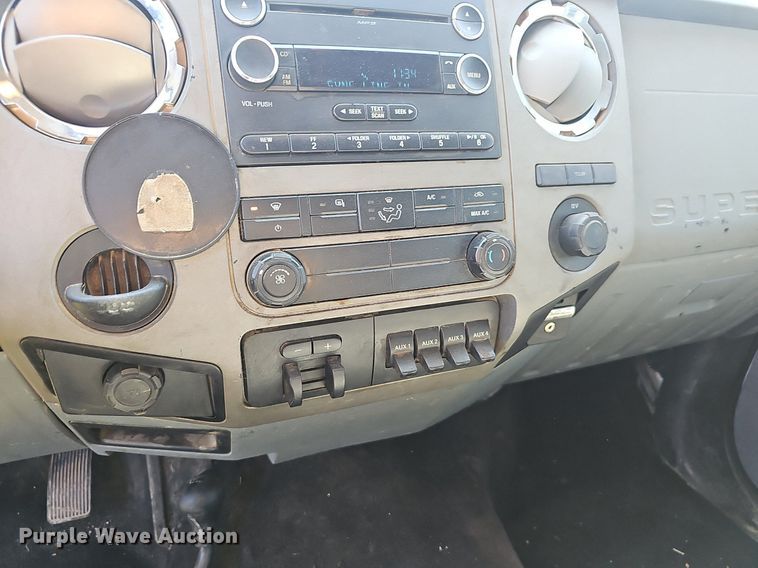 image for item EJ6304 2014 Ford F550 Super Duty flatbed truck