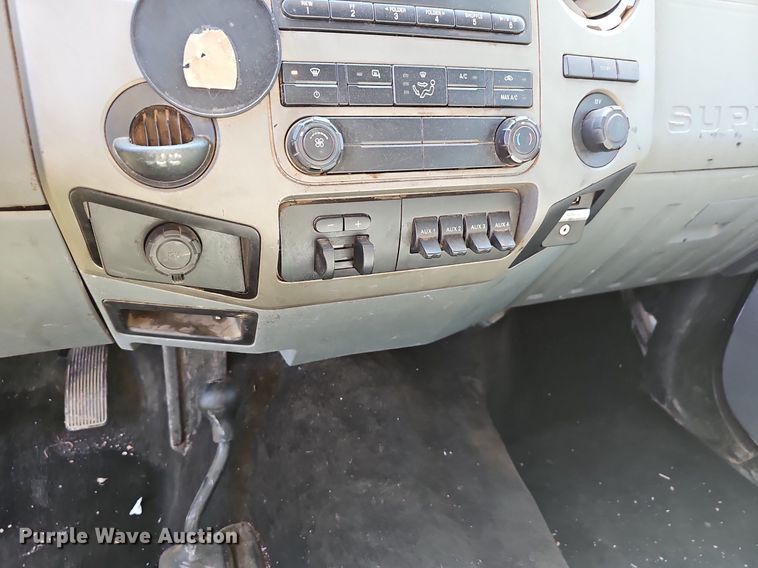 image for item EJ6304 2014 Ford F550 Super Duty flatbed truck