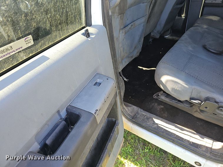 image for item EJ6304 2014 Ford F550 Super Duty flatbed truck