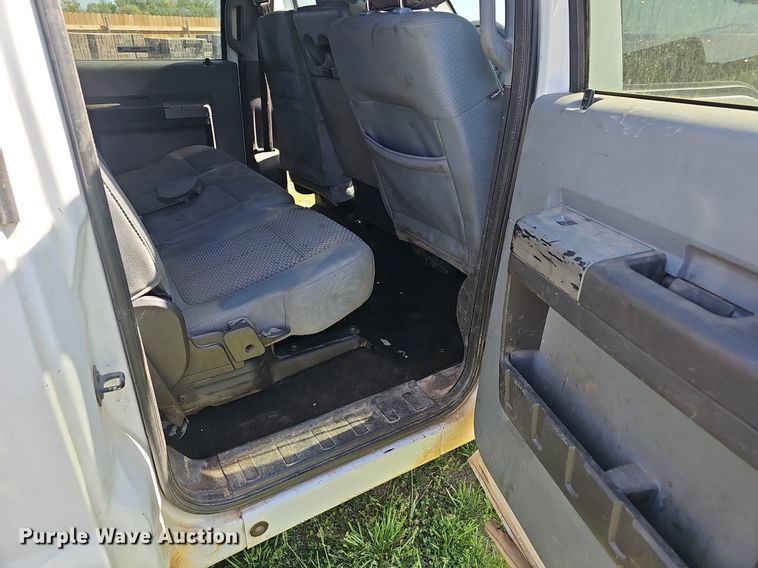 image for item EJ6304 2014 Ford F550 Super Duty flatbed truck