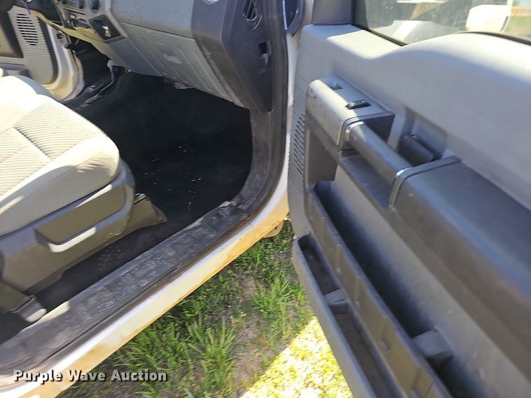 image for item EJ6304 2014 Ford F550 Super Duty flatbed truck