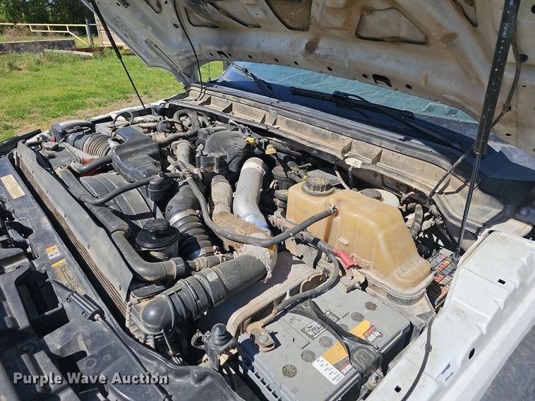 image for item EJ6304 2014 Ford F550 Super Duty flatbed truck