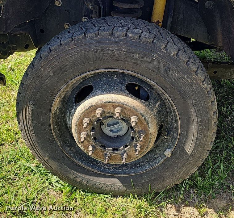 image for item EJ6304 2014 Ford F550 Super Duty flatbed truck