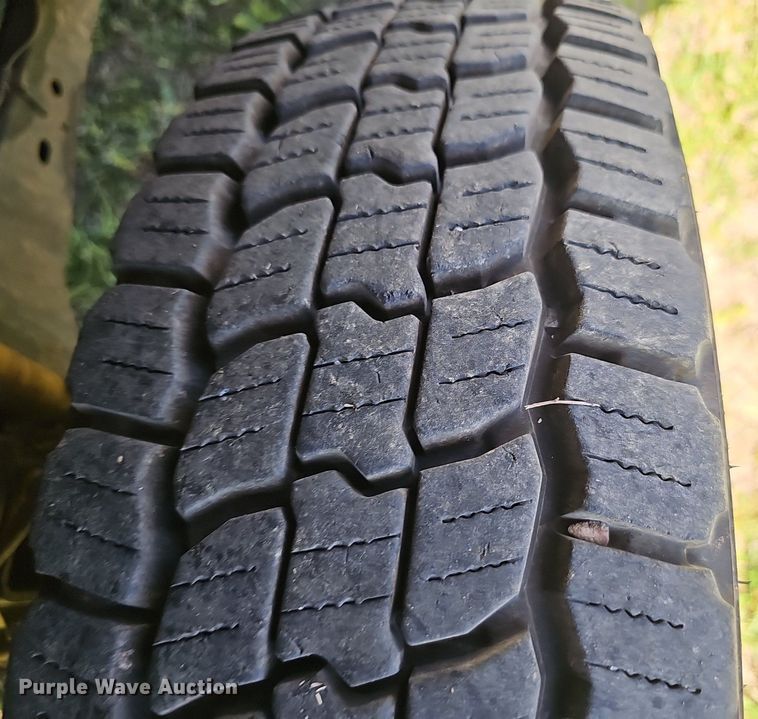 image for item EJ6304 2014 Ford F550 Super Duty flatbed truck