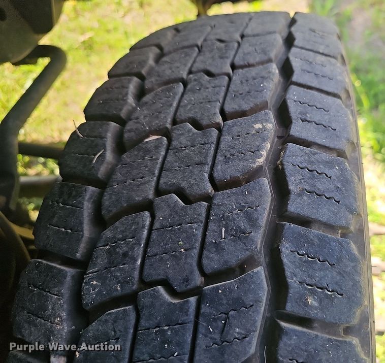 image for item EJ6304 2014 Ford F550 Super Duty flatbed truck