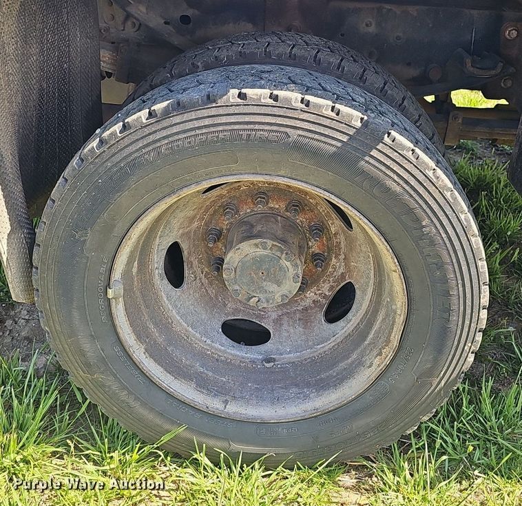 image for item EJ6304 2014 Ford F550 Super Duty flatbed truck