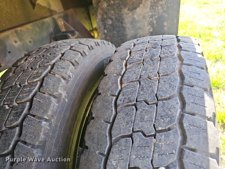 image for item EJ6304 2014 Ford F550 Super Duty flatbed truck