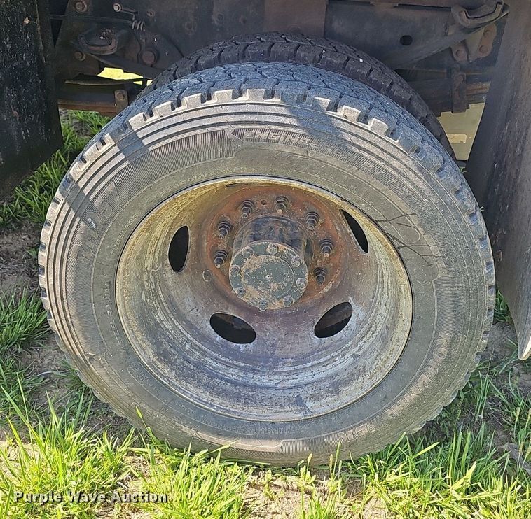 image for item EJ6304 2014 Ford F550 Super Duty flatbed truck