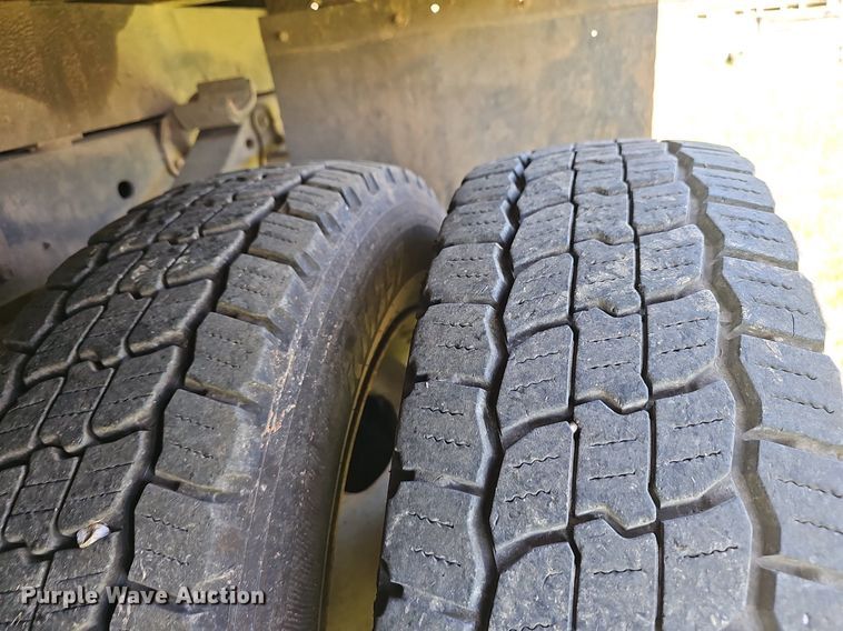 image for item EJ6304 2014 Ford F550 Super Duty flatbed truck