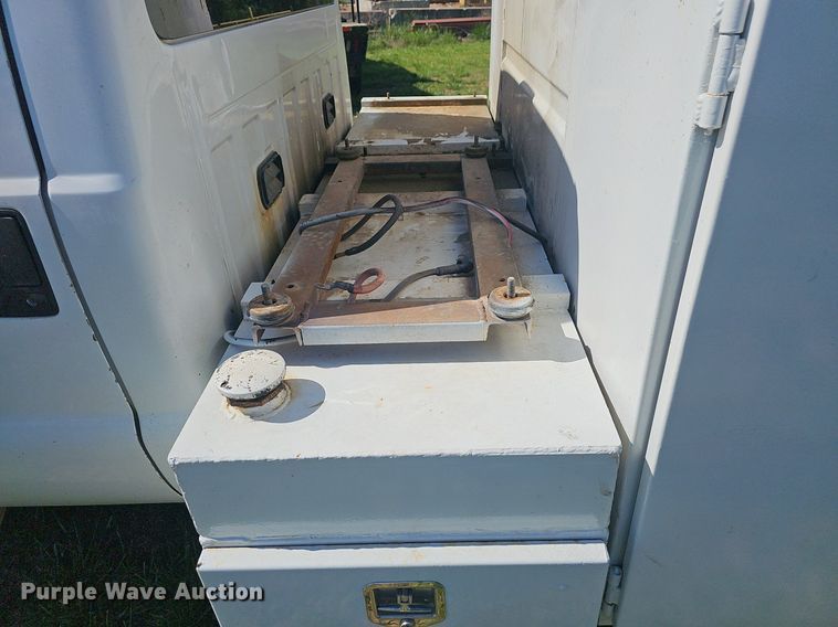 image for item EJ6305 2011 Ford  F550 Super Duty utility / service truck