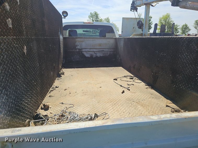 image for item EJ6305 2011 Ford  F550 Super Duty utility / service truck