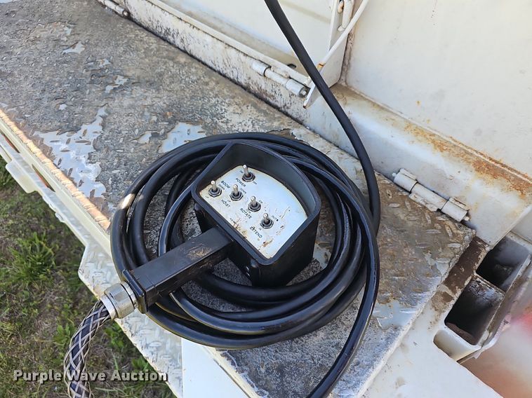 image for item EJ6305 2011 Ford  F550 Super Duty utility / service truck