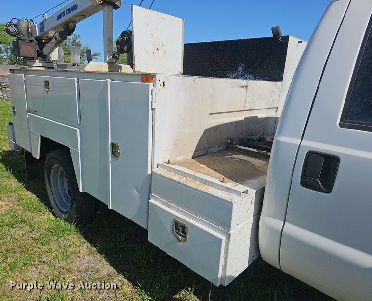 image for item EJ6305 2011 Ford  F550 Super Duty utility / service truck