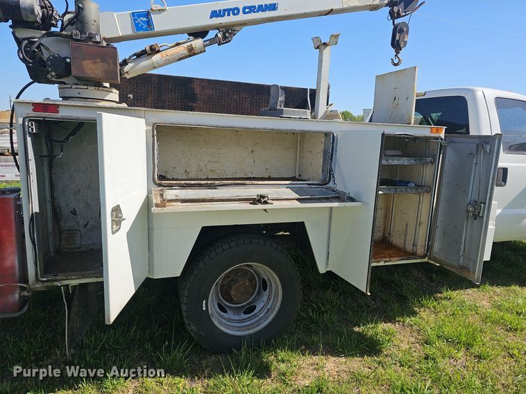 image for item EJ6305 2011 Ford  F550 Super Duty utility / service truck