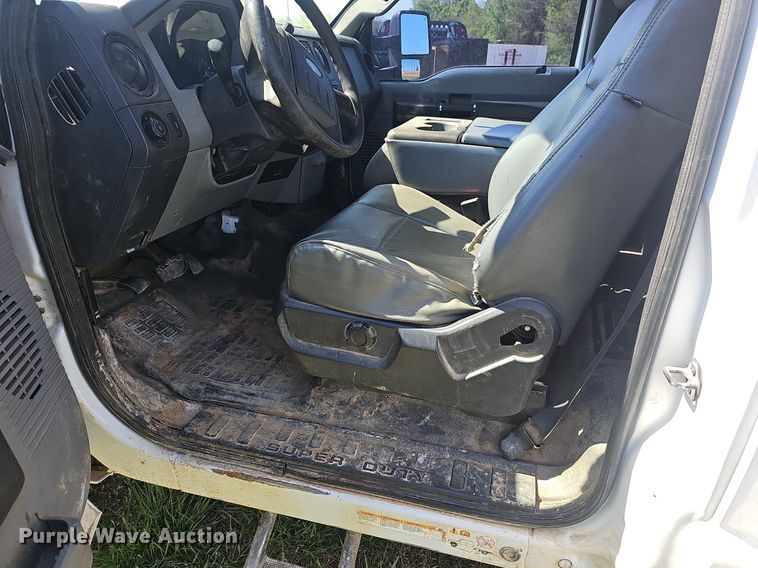 image for item EJ6305 2011 Ford  F550 Super Duty utility / service truck