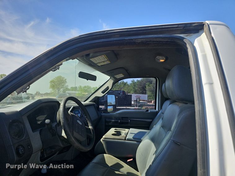 image for item EJ6305 2011 Ford  F550 Super Duty utility / service truck